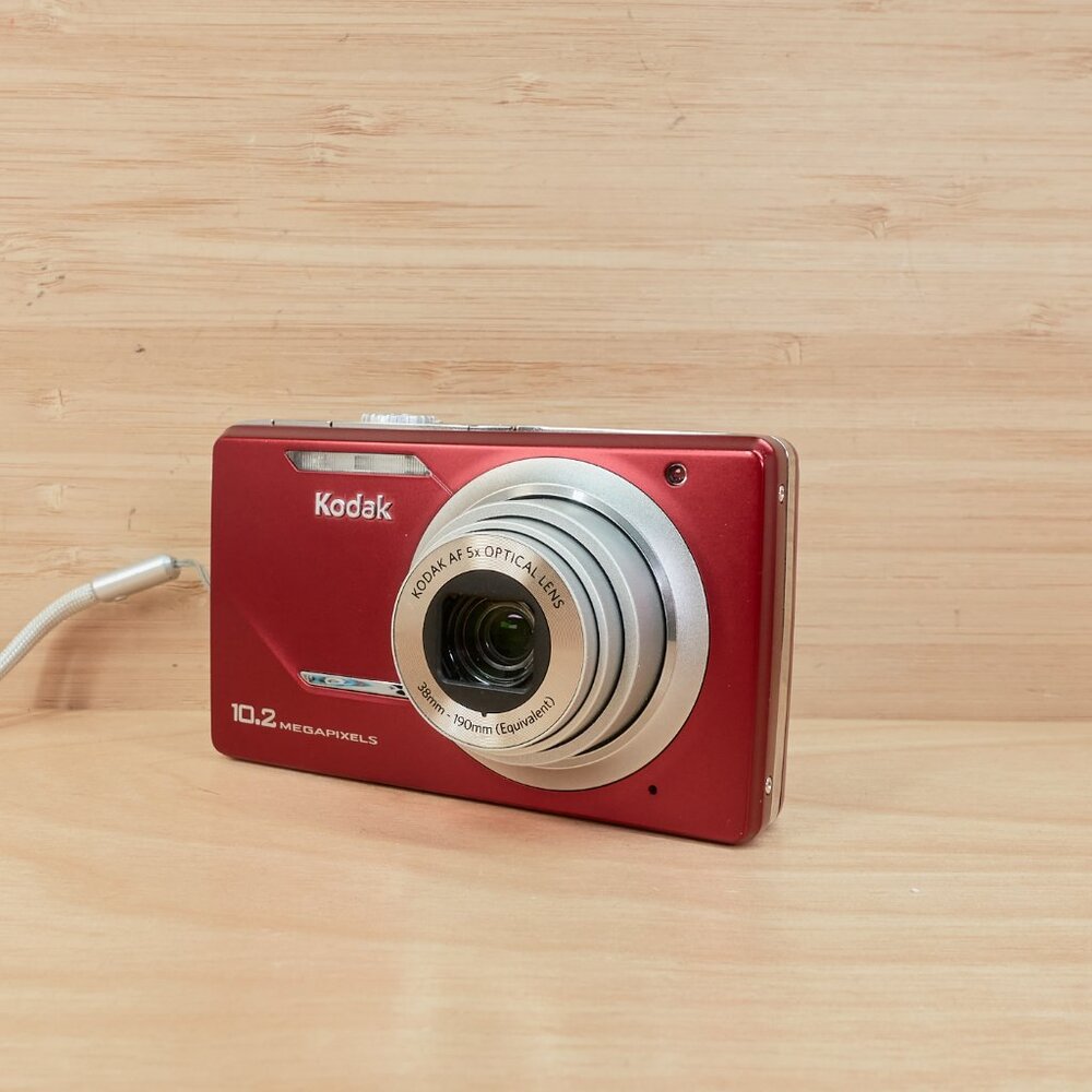 Kodak EasyShare M380 / Red Digital Camera / 10.2MP / 5x Zoom / Vintage Digicam